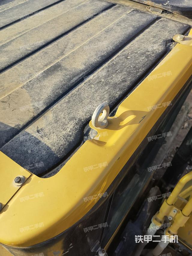 驾驶室顶部（整机外观）