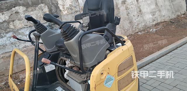 驾驶室顶部（整机外观）