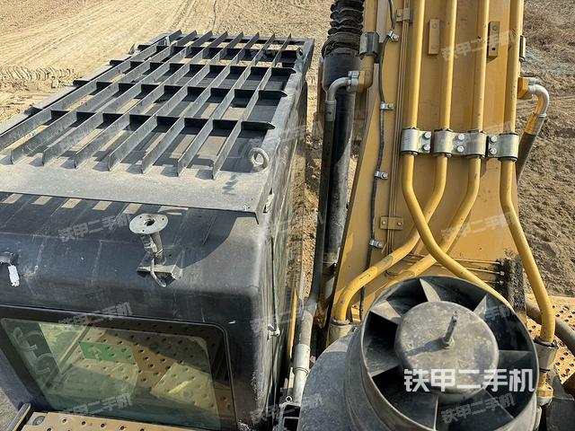 驾驶室顶部（整机外观）