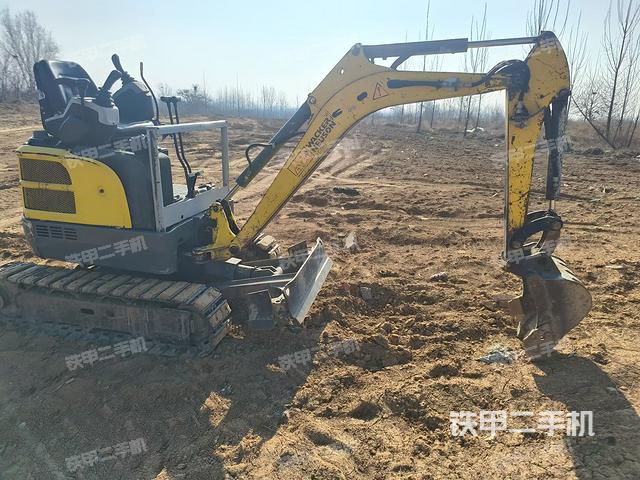 驾驶室顶部（整机外观）