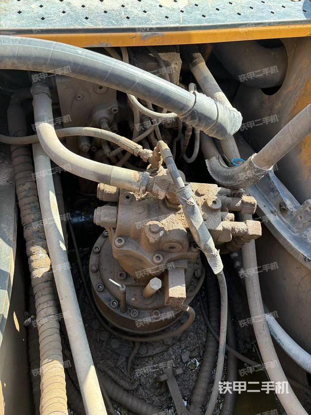 回转马达和主控阀（整机外观）