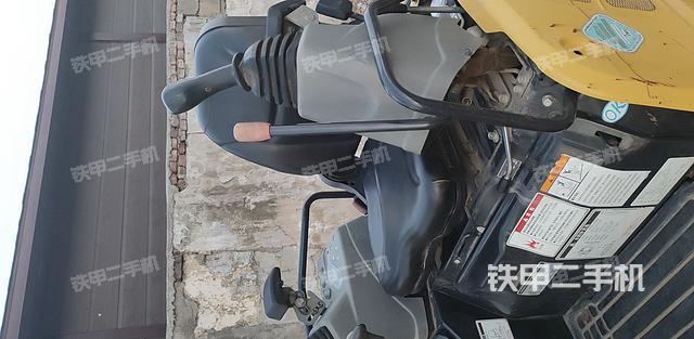 驾驶室顶部（整机外观）