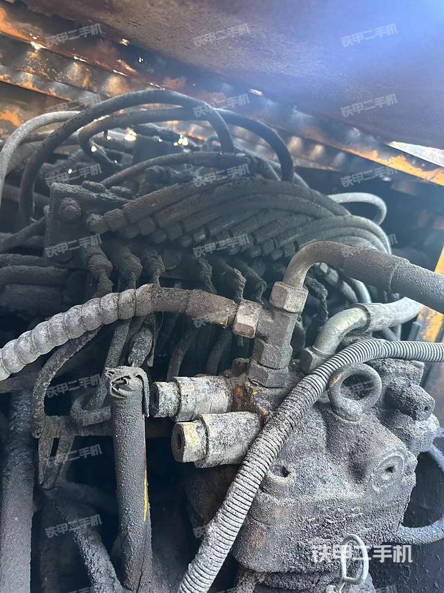 回转马达和主控阀（整机外观）