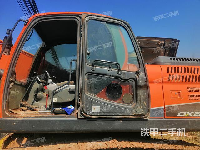 驾驶室整体（整机外观）