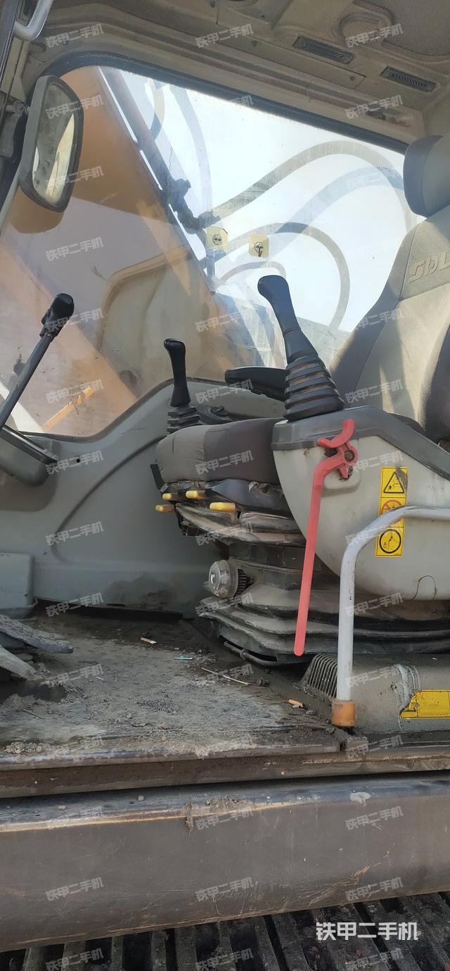 驾驶室整体（整机外观）