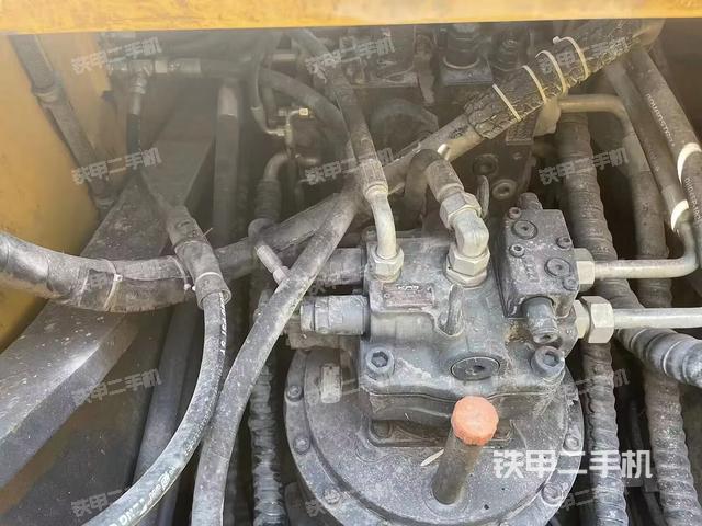 回转马达和主控阀（整机外观）