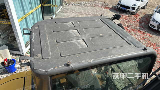 驾驶室顶部（整机外观）