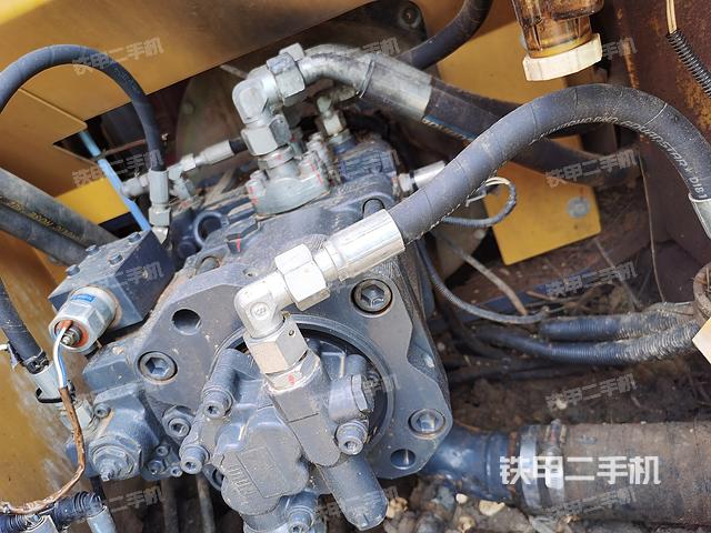 液壓泵艙室正面整體(整機(jī)外觀) 液壓泵艙室正面整體(整機(jī)外觀)