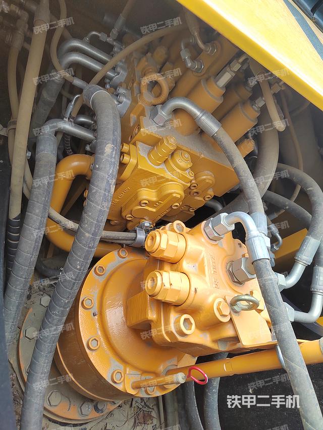 回转马达和主控阀（整机外观）