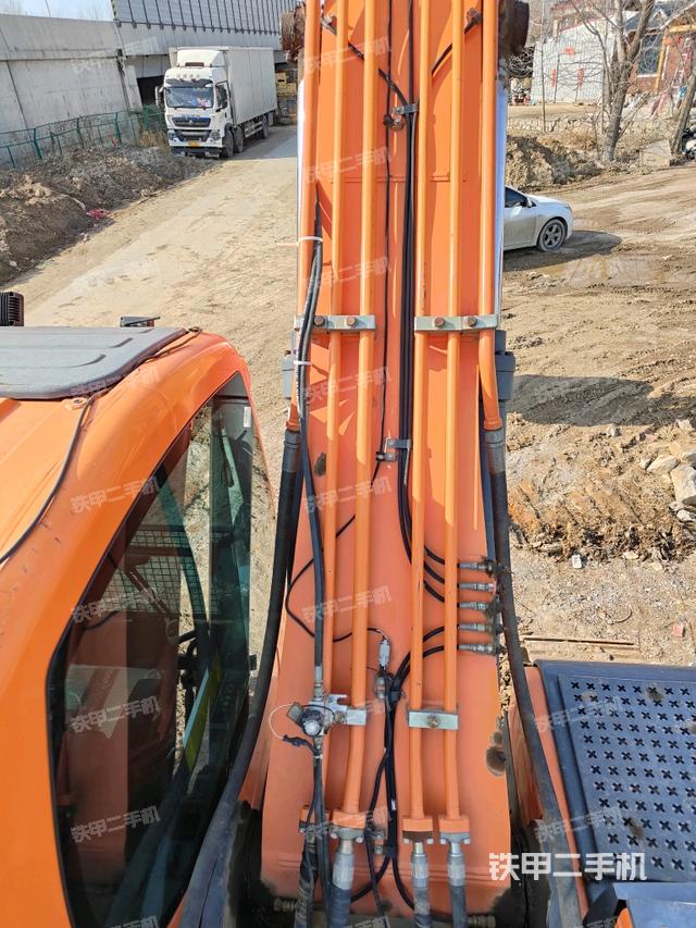 大臂背部俯视（工作和回转装置）