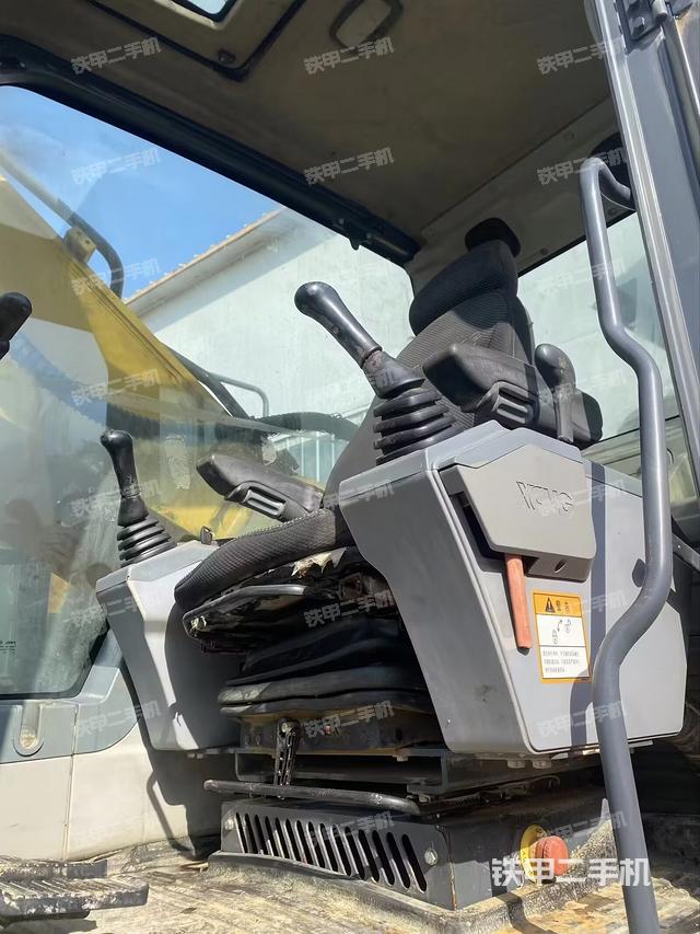 驾驶室整体（整机外观）