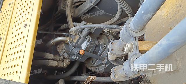 回转马达和主控阀（整机外观）