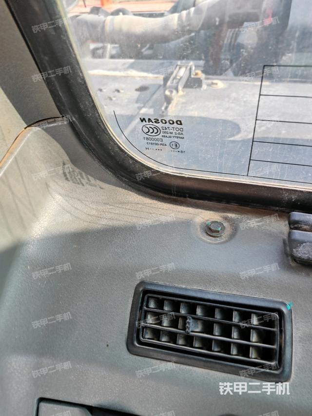 后窗玻璃角标（驾驶室部分）