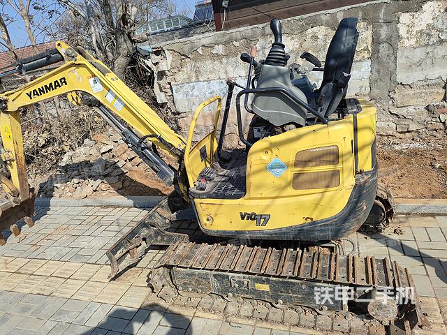 液压泵舱室正面整体（整机外观）