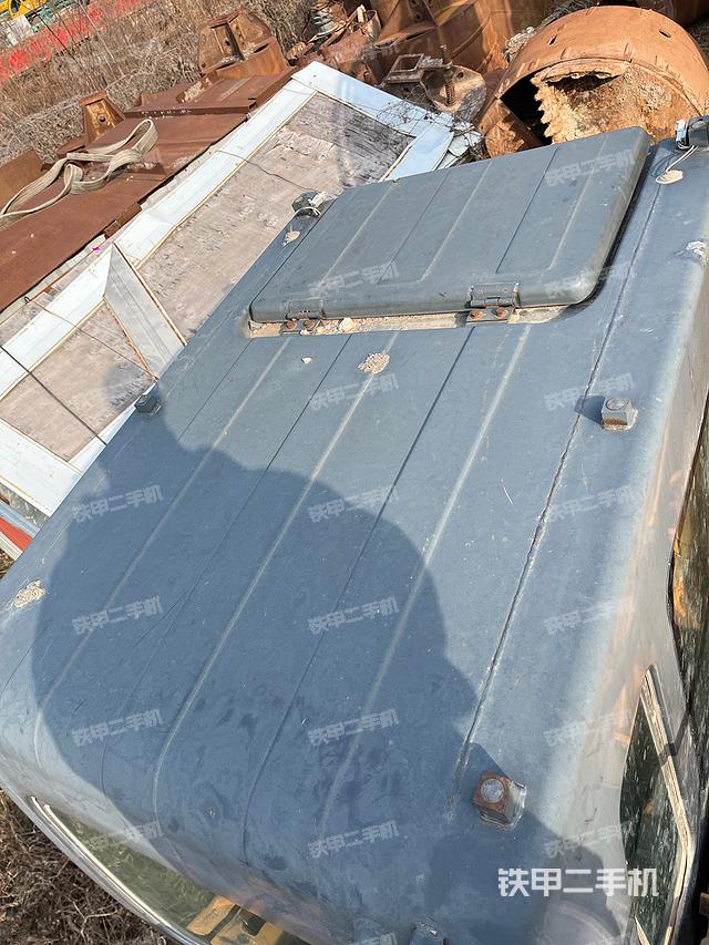 驾驶室顶部（整机外观）