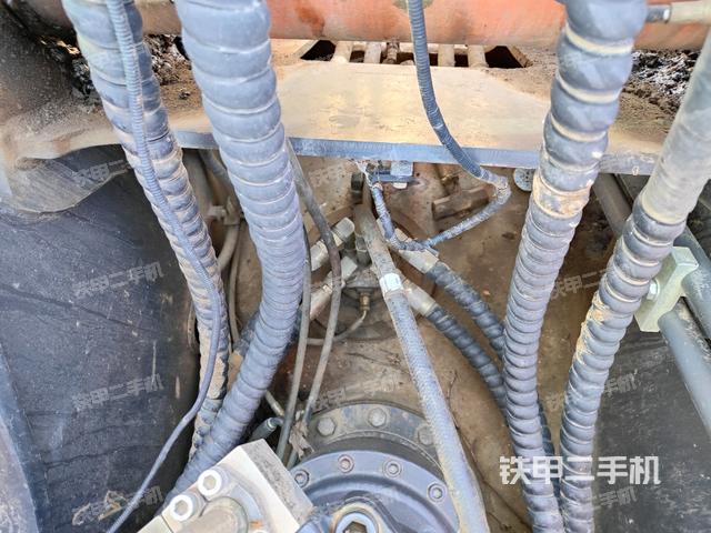 中央回转接头特写（上车部件）