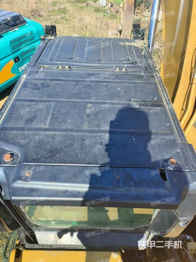 驾驶室顶部（整机外观）