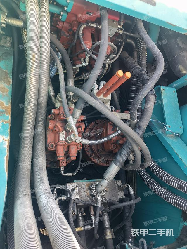 回转马达和主控阀（整机外观）