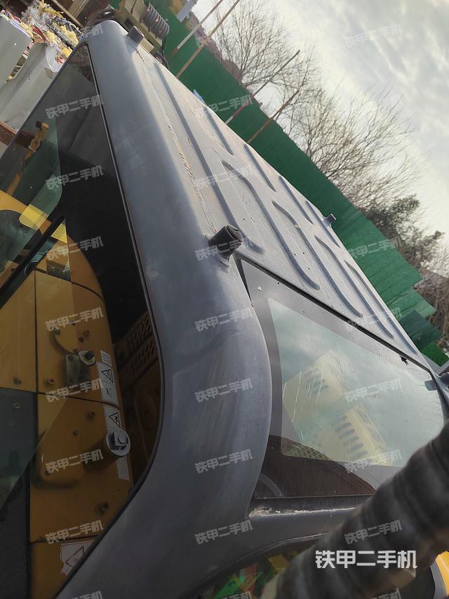 驾驶室顶部（整机外观）