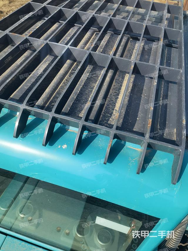 驾驶室顶部（整机外观）