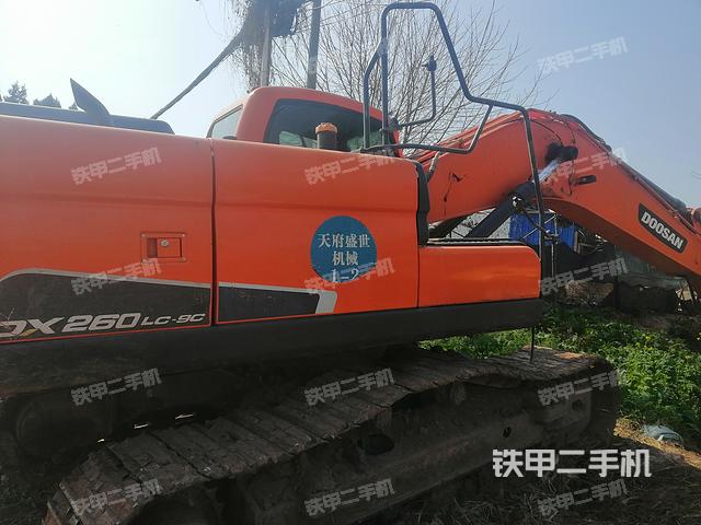 单侧履带整体（整机外观）