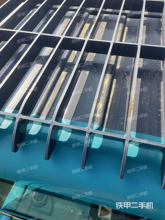 驾驶室顶部（整机外观）