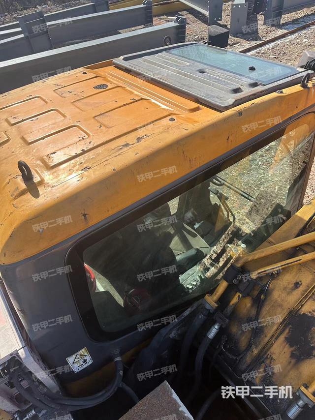 驾驶室顶部（整机外观）