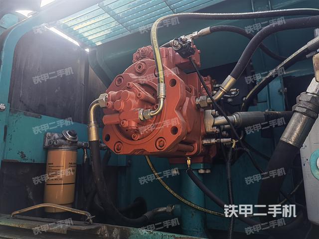 液压泵舱室正面整体（整机外观）