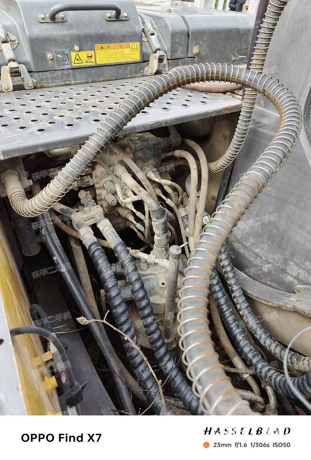 回转马达和主控阀（整机外观）