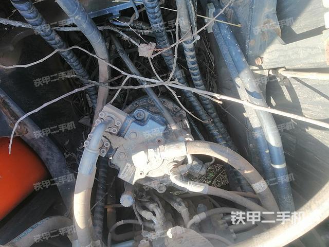 回转马达和主控阀（整机外观）