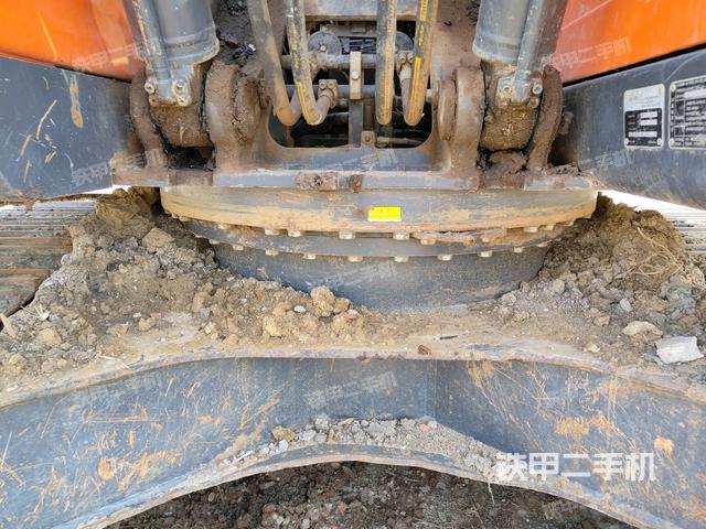 转盘和下车架正前（工作和回转装置）