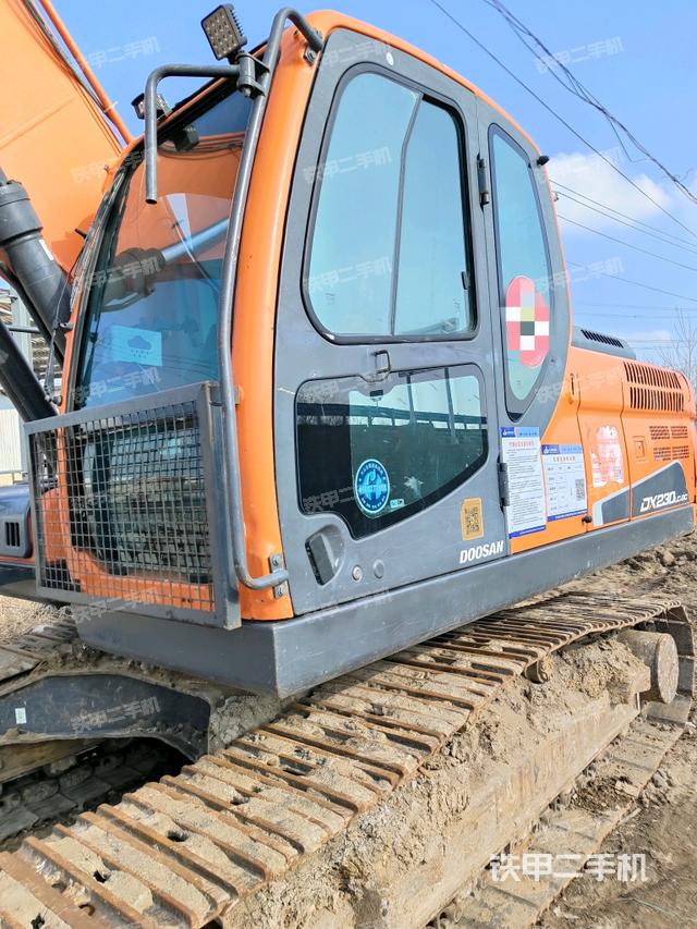 驾驶室左前45度（驾驶室部分）