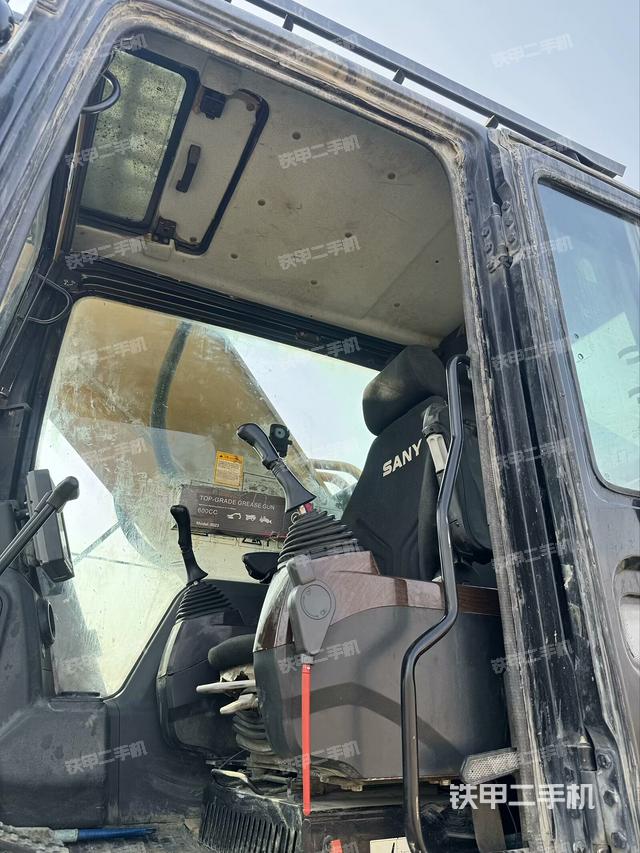 驾驶室整体（整机外观）