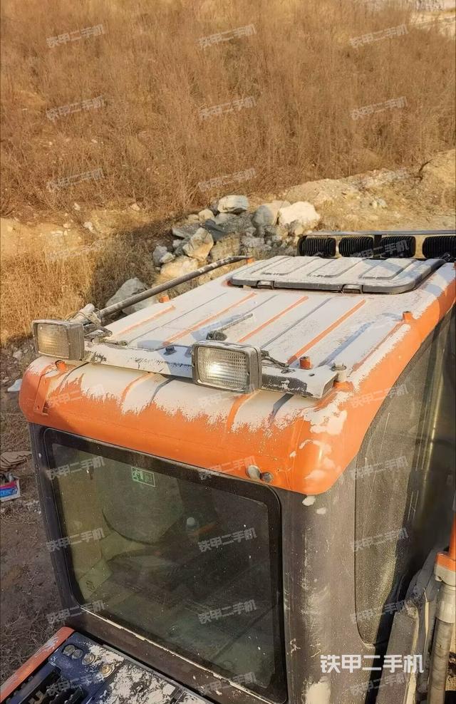 驾驶室顶部（整机外观）