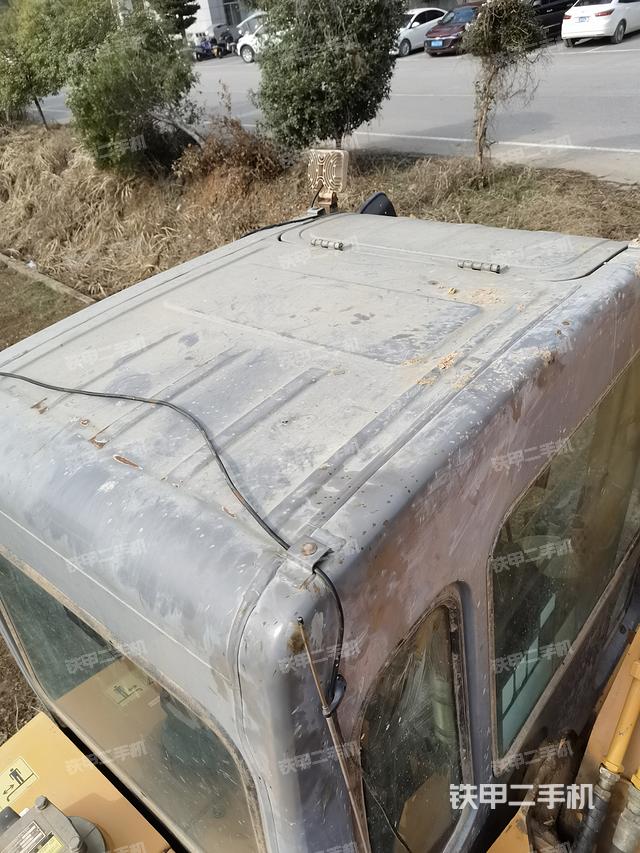 驾驶室顶部（整机外观）