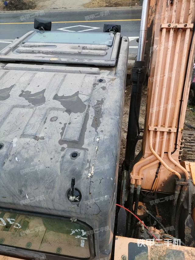 驾驶室顶部（整机外观）