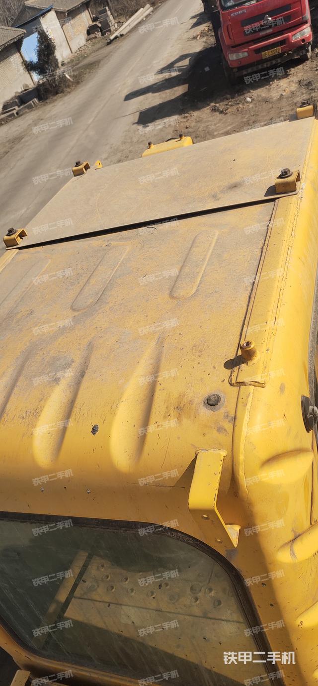 驾驶室顶部（整机外观）