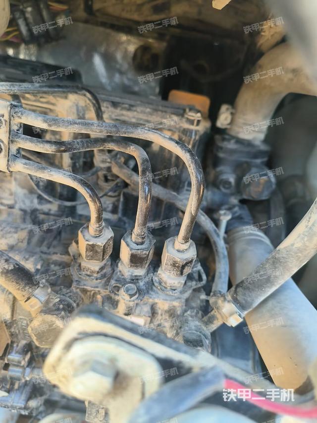 回转马达和主控阀（整机外观）