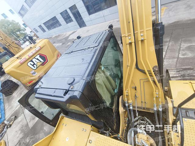 驾驶室顶部（整机外观）