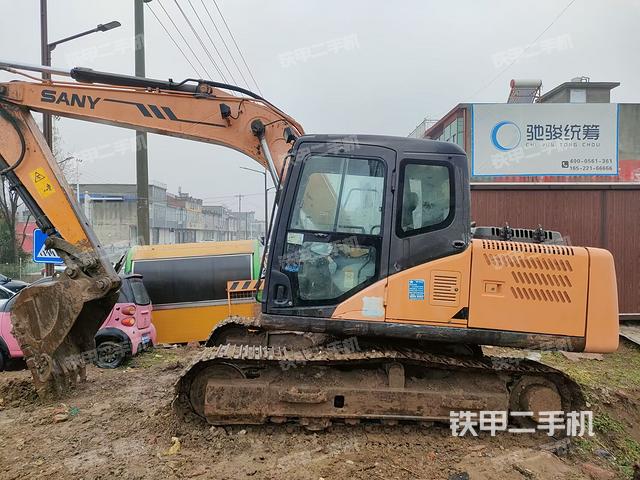 三一重工SY135C挖掘机