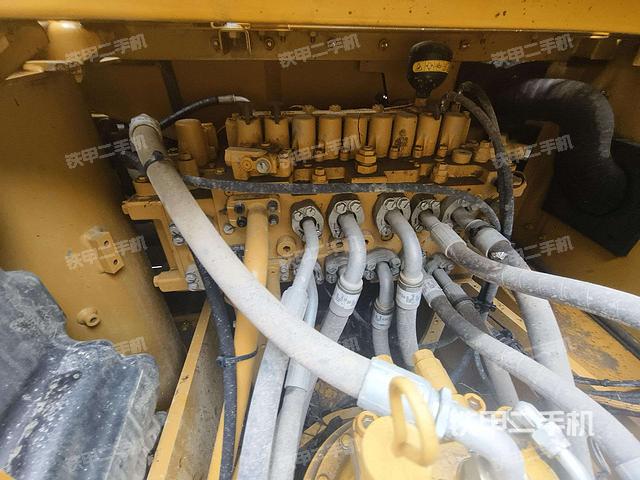 回转马达和主控阀（整机外观）