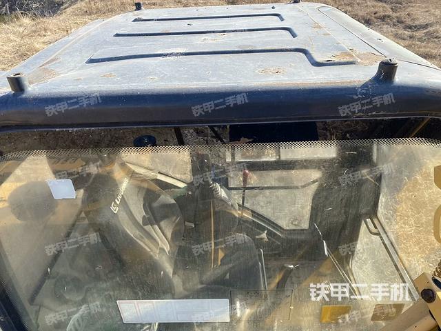 驾驶室顶部（整机外观）