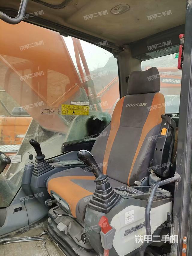 驾驶室整体（整机外观）