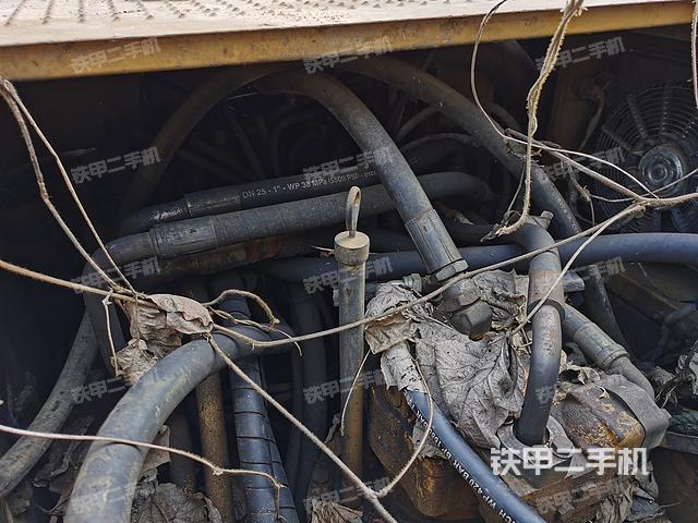 回转马达和主控阀（整机外观）