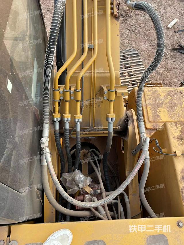 回转马达和主控阀（整机外观）