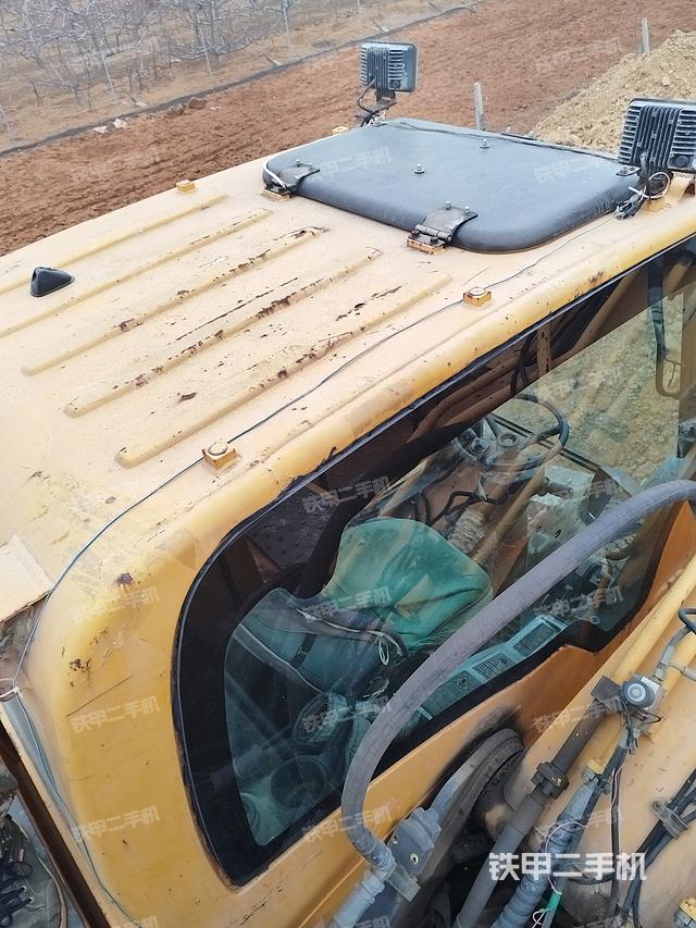 驾驶室顶部（整机外观）