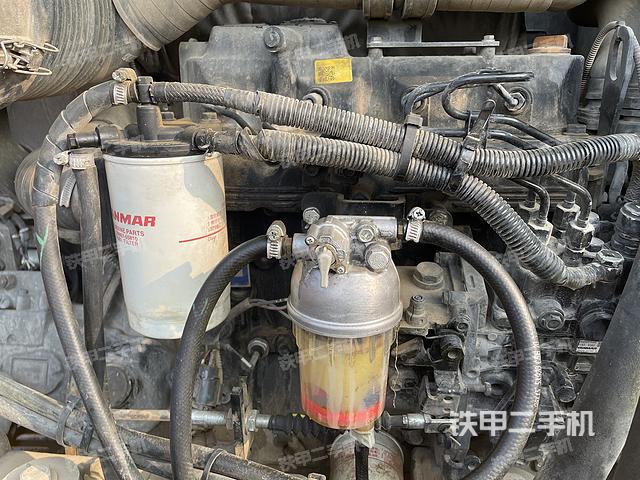 回转马达和主控阀（整机外观）