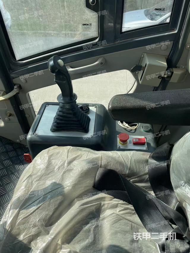 驾驶室操作台（设备外观及核心部件）