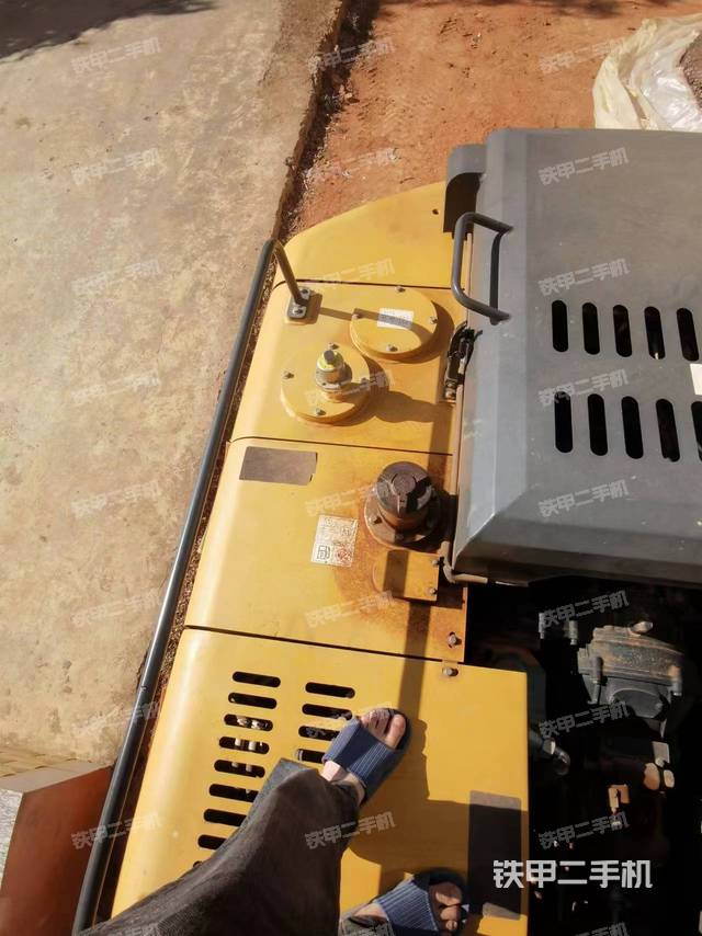 驾驶室顶部（整机外观）