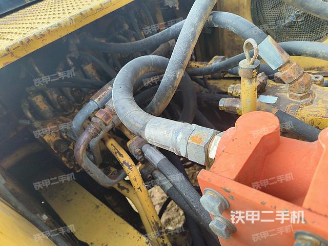 回转马达和主控阀（整机外观）